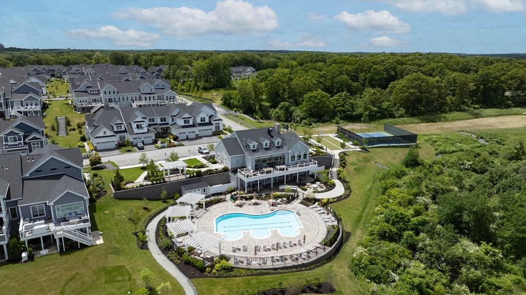 10 Benjamin Ln # 10