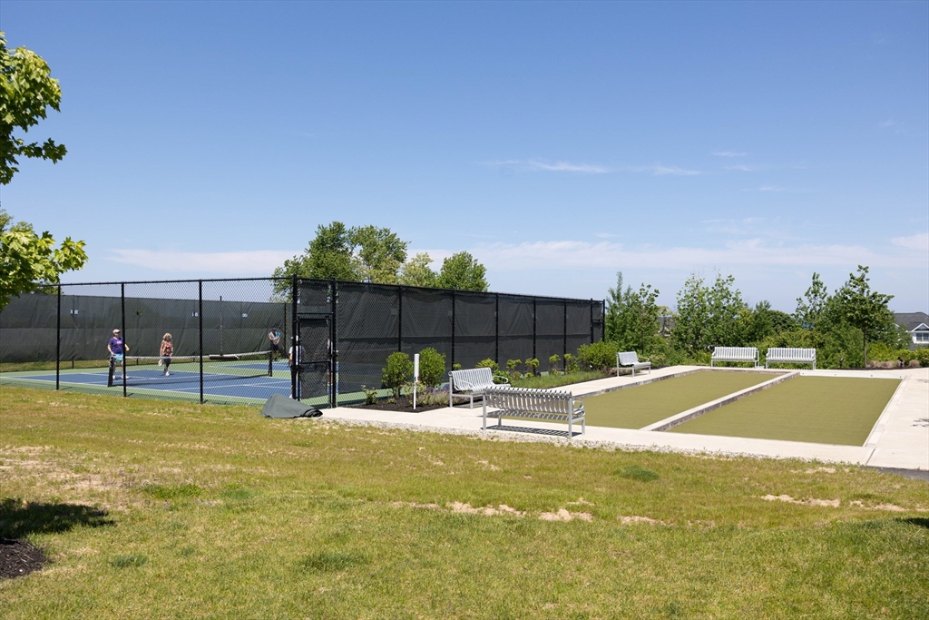 10 Benjamin Ln # 10