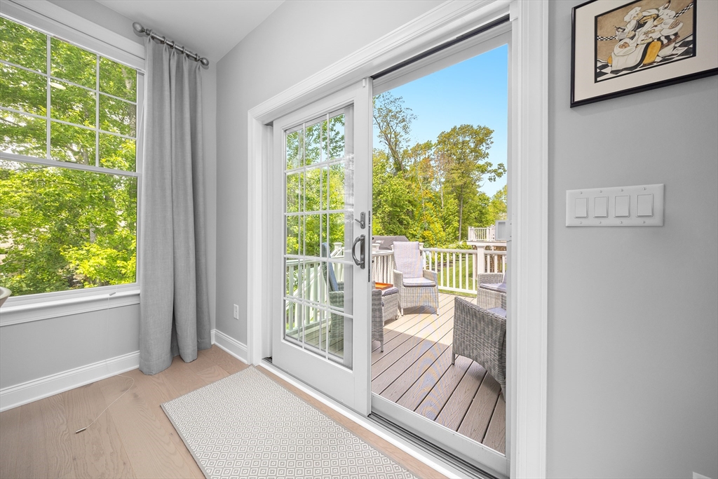 10 Benjamin Ln # 10