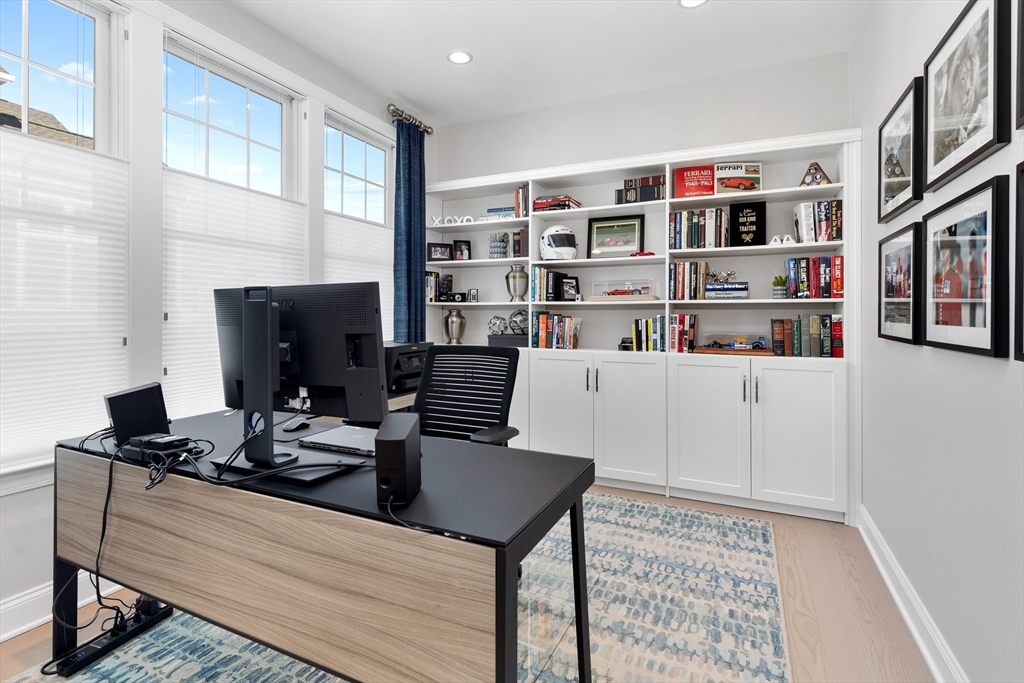10 Benjamin Ln # 10