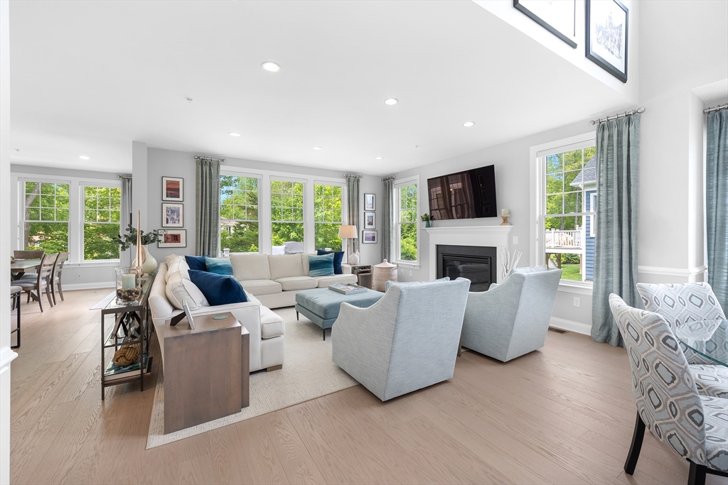 10 Benjamin Ln # 10