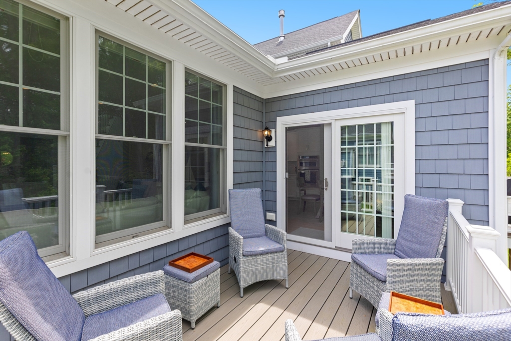 10 Benjamin Ln # 10
