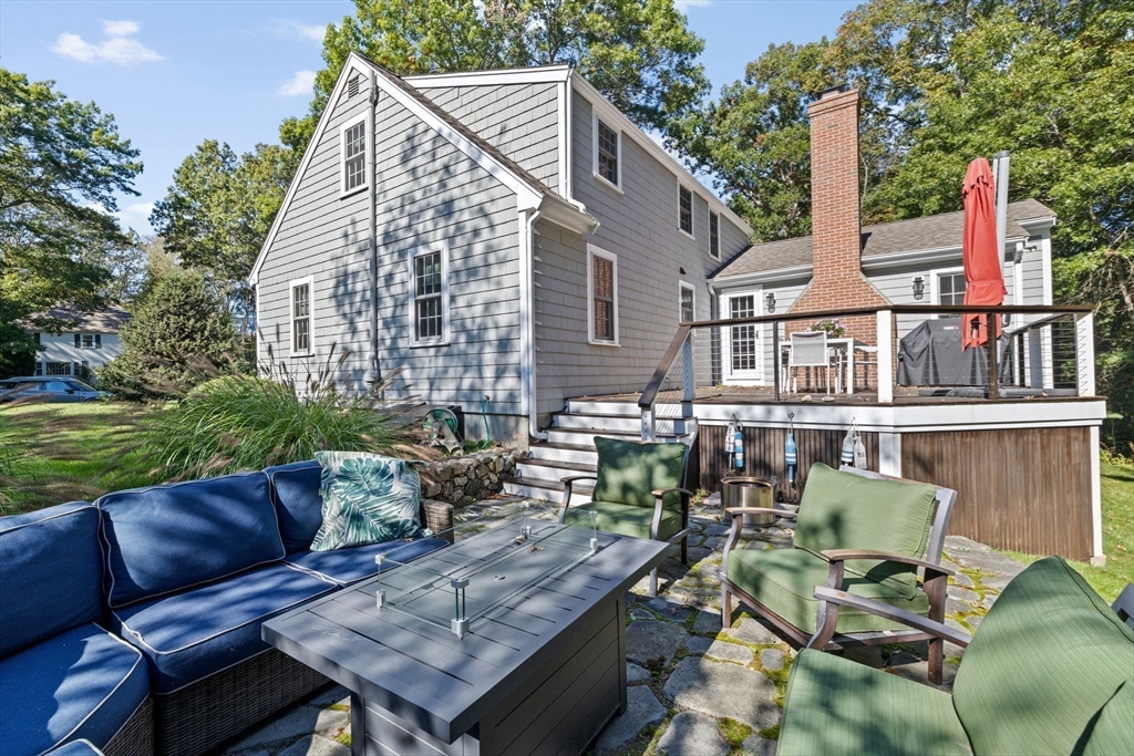 23 Mast Hill Rd