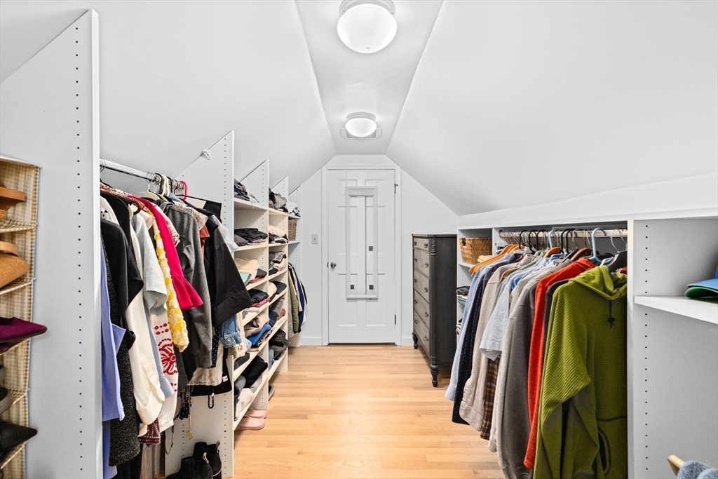 23 Mast Hill Rd