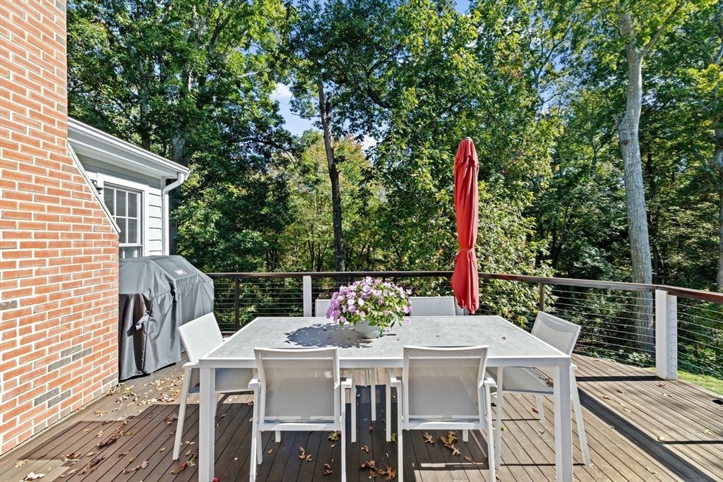23 Mast Hill Rd