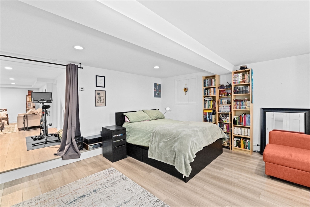 23 Mast Hill Rd