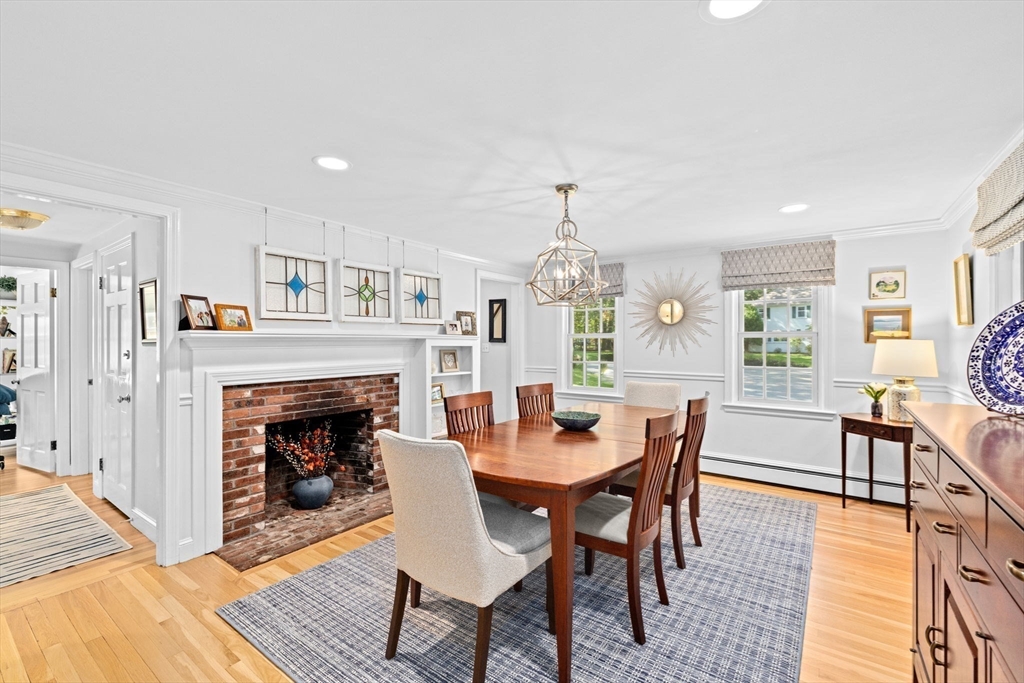 23 Mast Hill Rd