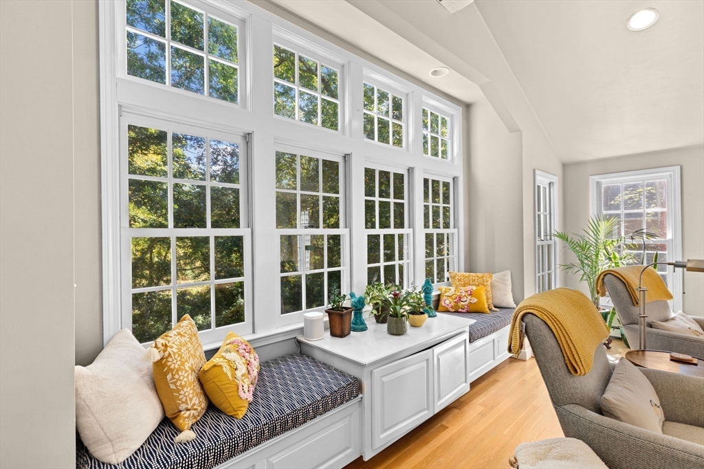 23 Mast Hill Rd