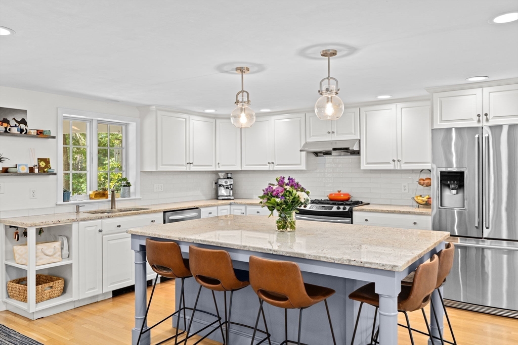 23 Mast Hill Rd