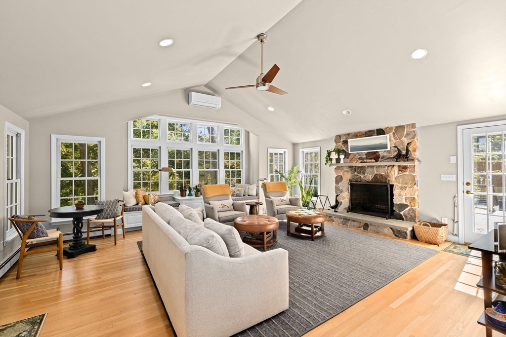23 Mast Hill Rd