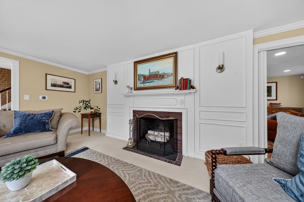 37 Mast Hill Rd