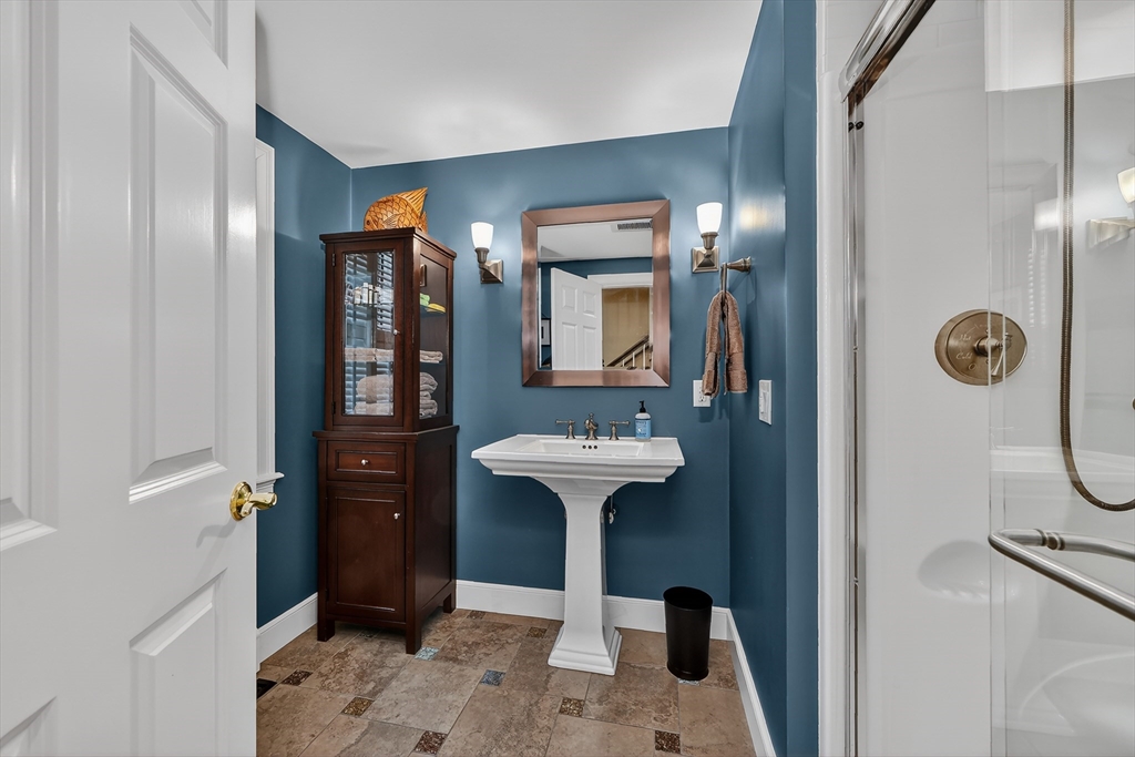 37 Mast Hill Rd