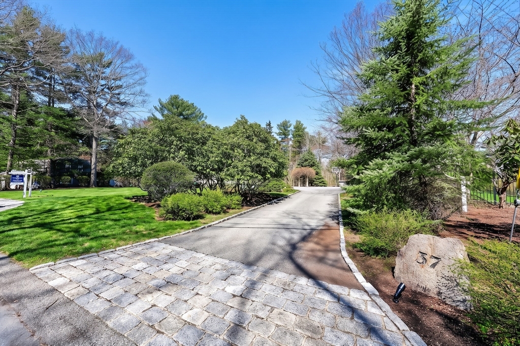 37 Mast Hill Rd