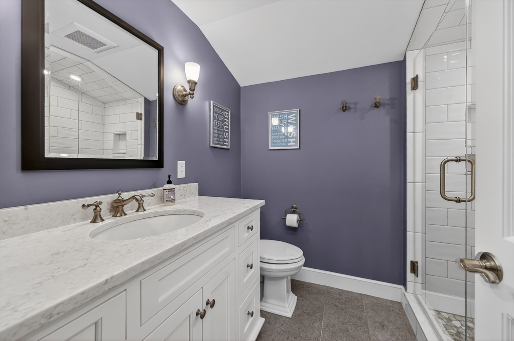 37 Mast Hill Rd