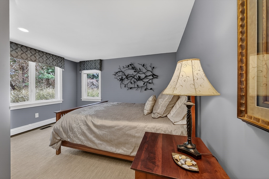 37 Mast Hill Rd