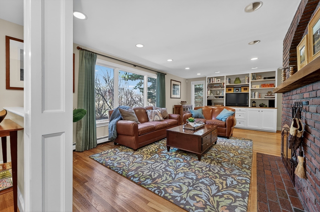 37 Mast Hill Rd