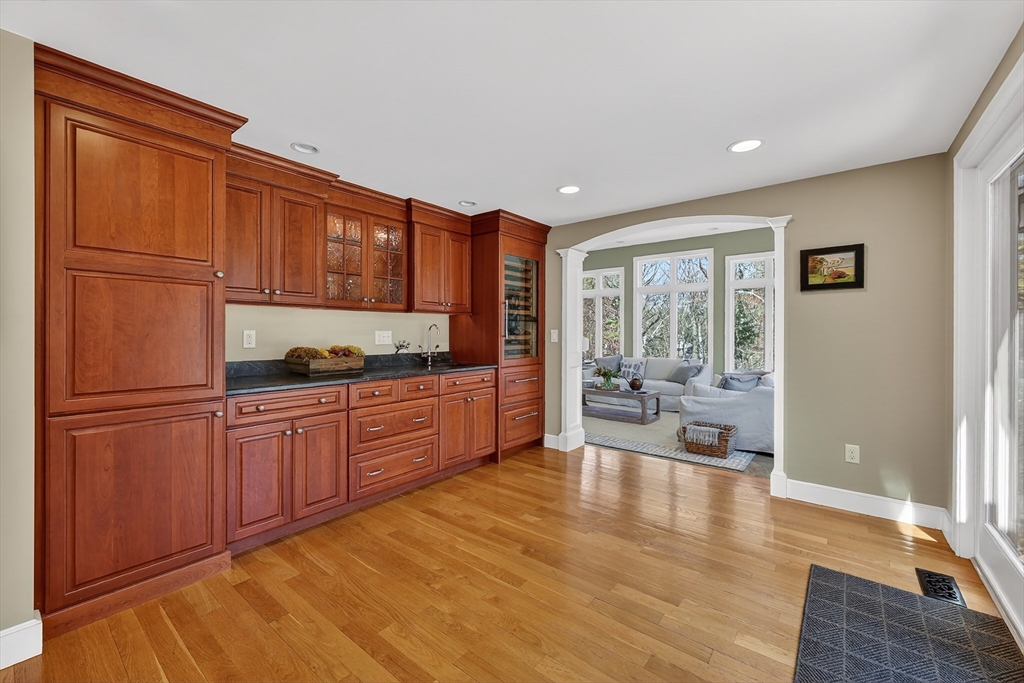 37 Mast Hill Rd