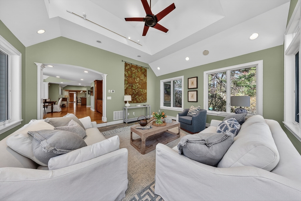 37 Mast Hill Rd