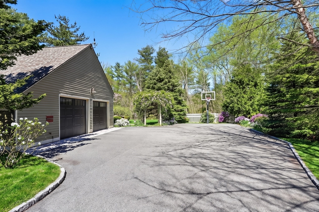 37 Mast Hill Rd
