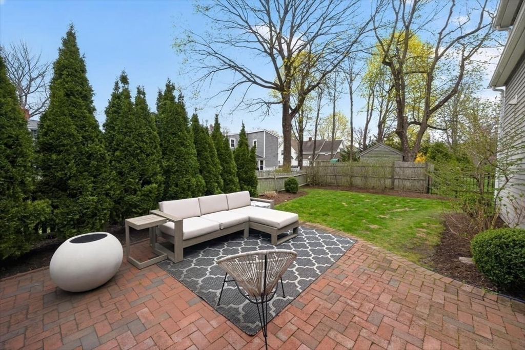 18 Crowes Ln