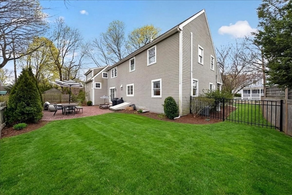 18 Crowes Ln