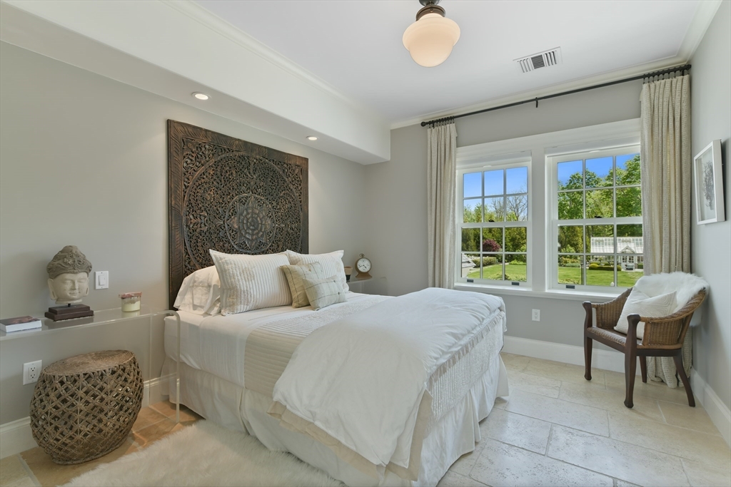 5 Bare Cove Ln
