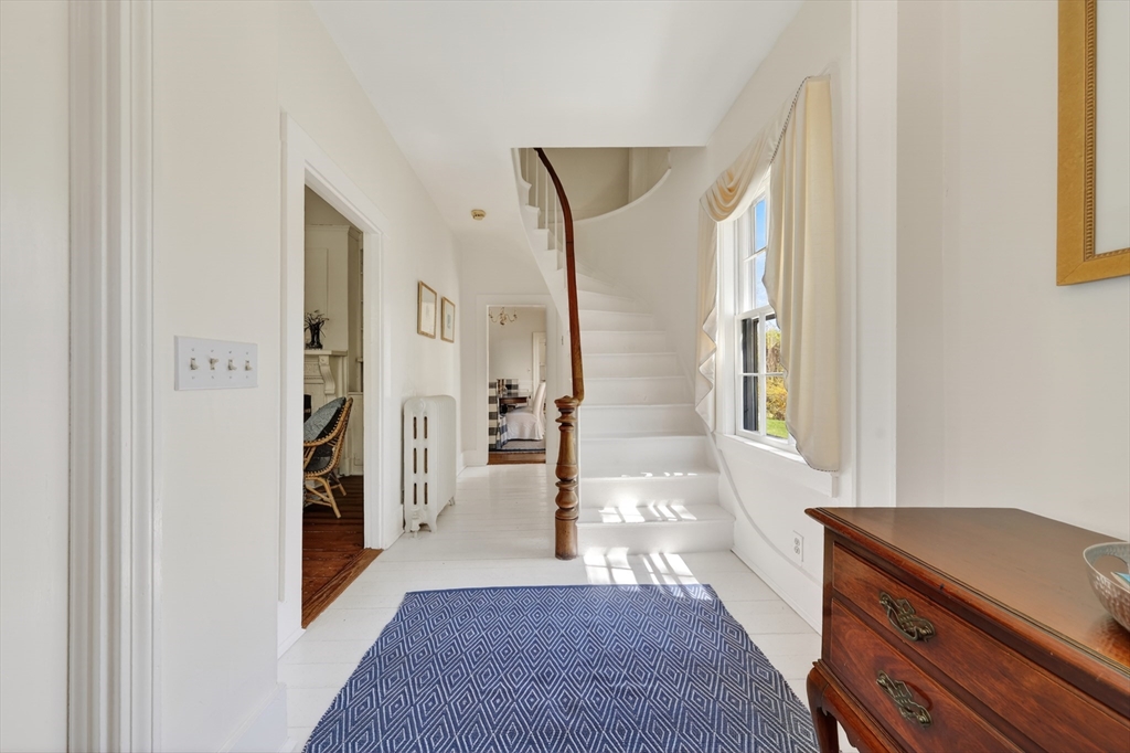 1154 Main St
