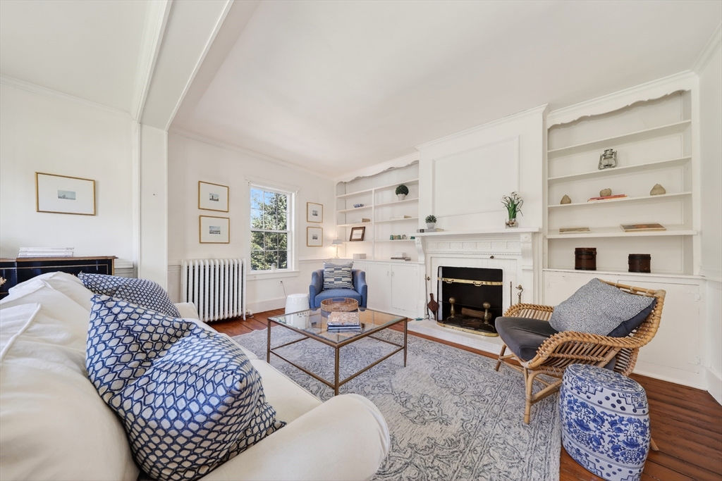 1154 Main St