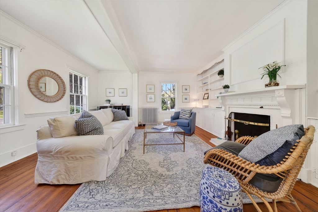 1154 Main St