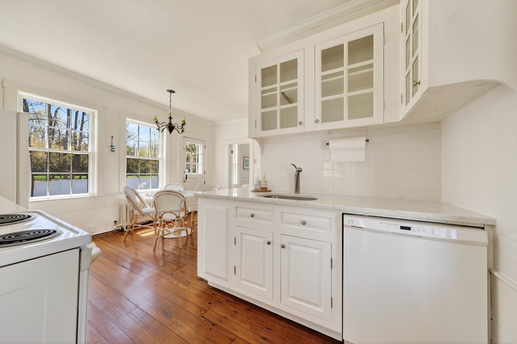 1154 Main St