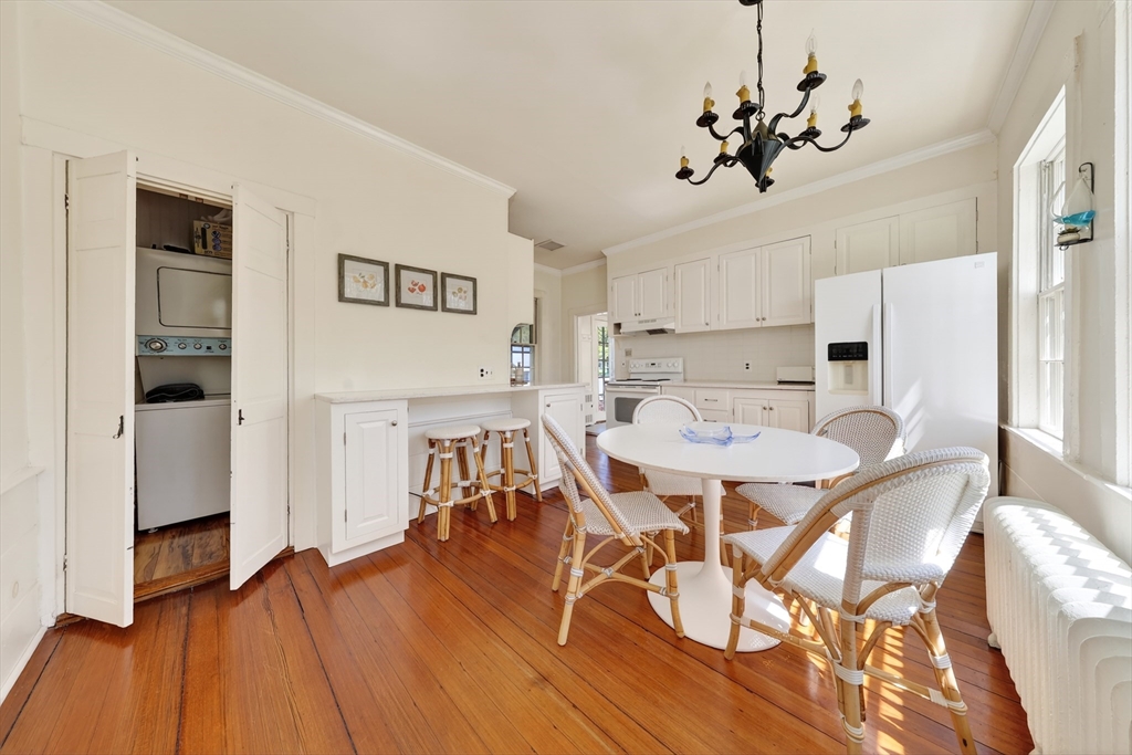 1154 Main St