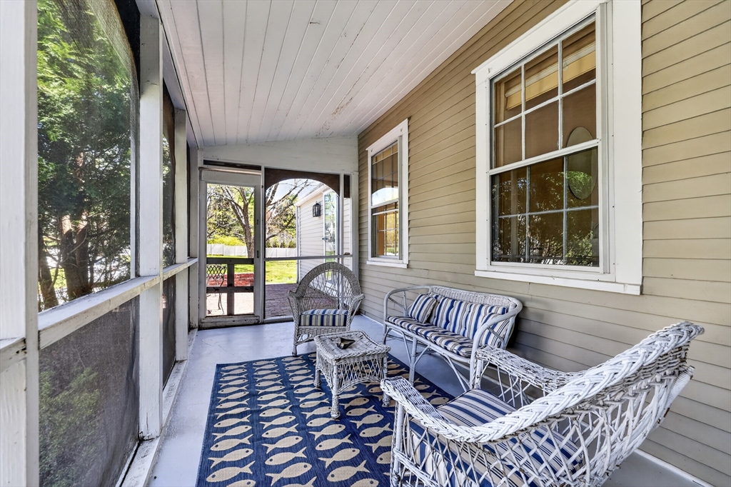1154 Main St