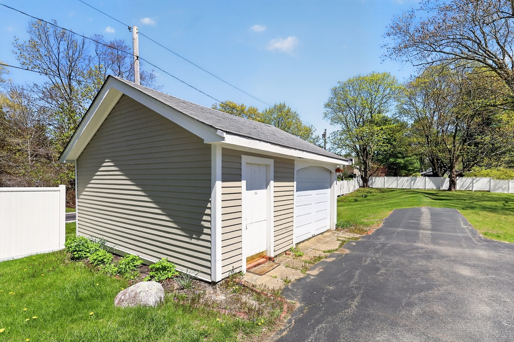 1154 Main St