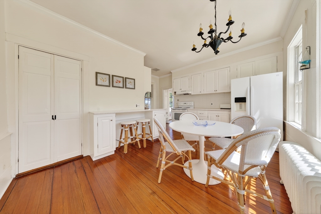 1154 Main St