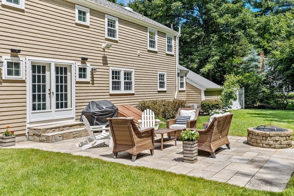 10 Independence Ln