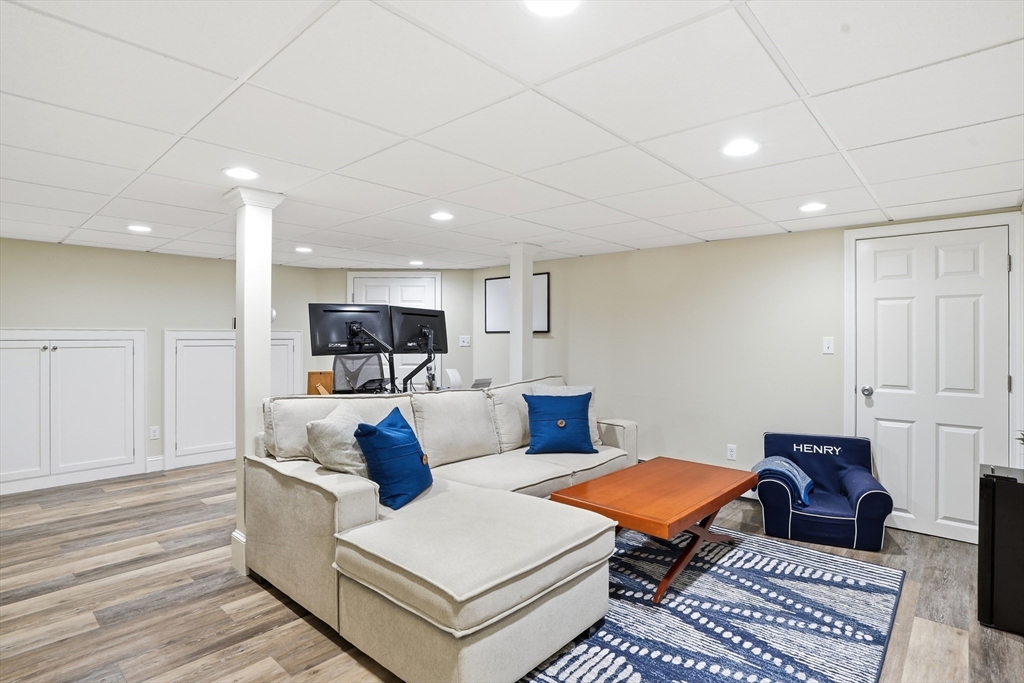 10 Independence Ln