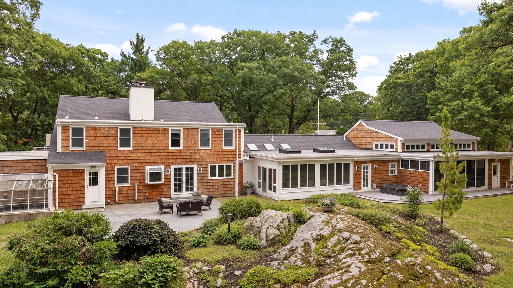 8&10 Evergreen Ln