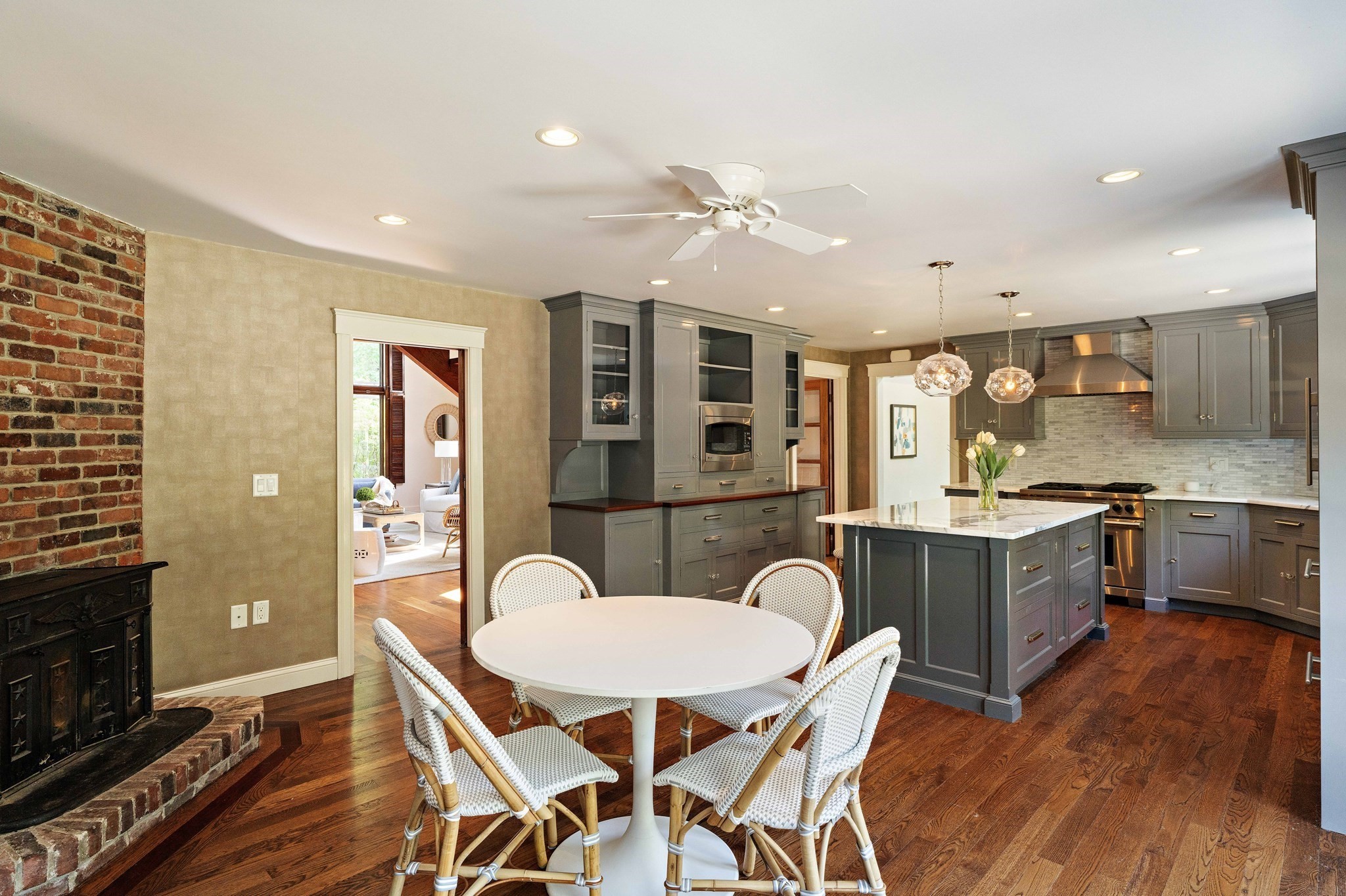 8&10 Evergreen Ln