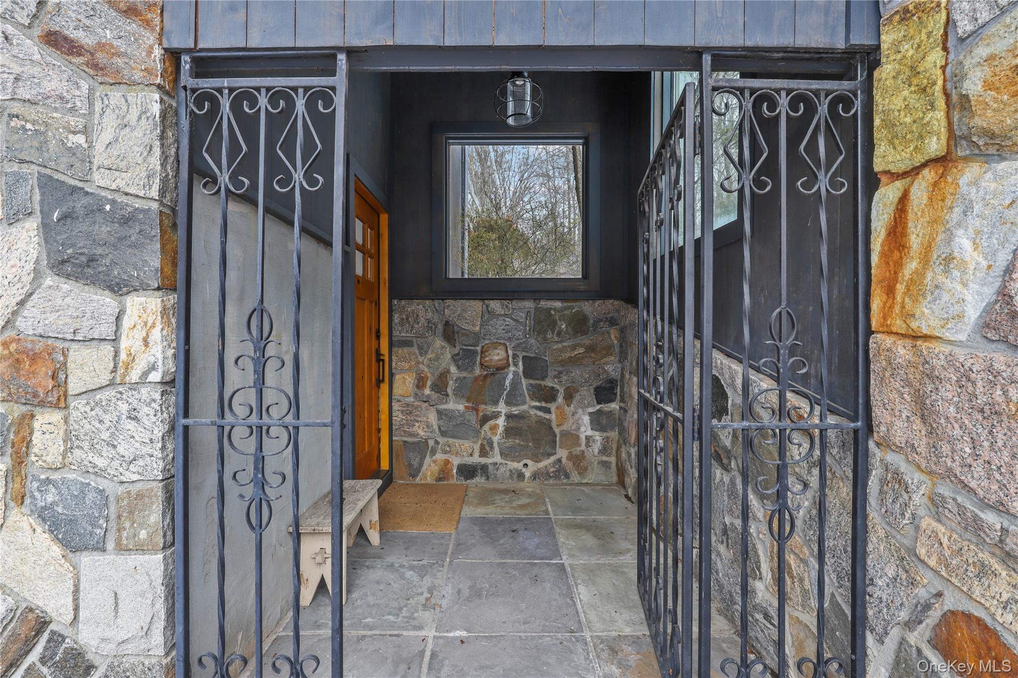 600 Cantitoe Street Unit: Carriage House