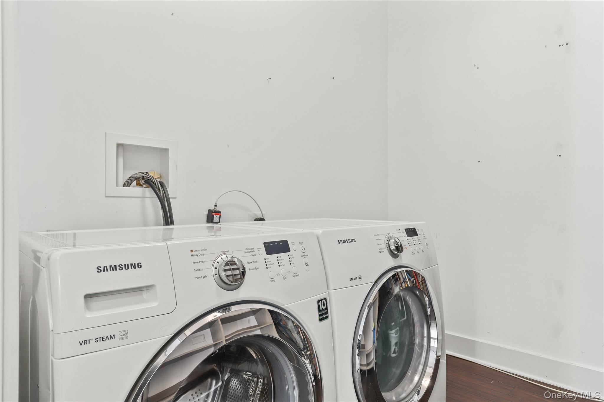 600 Cantitoe Street Unit: Carriage House