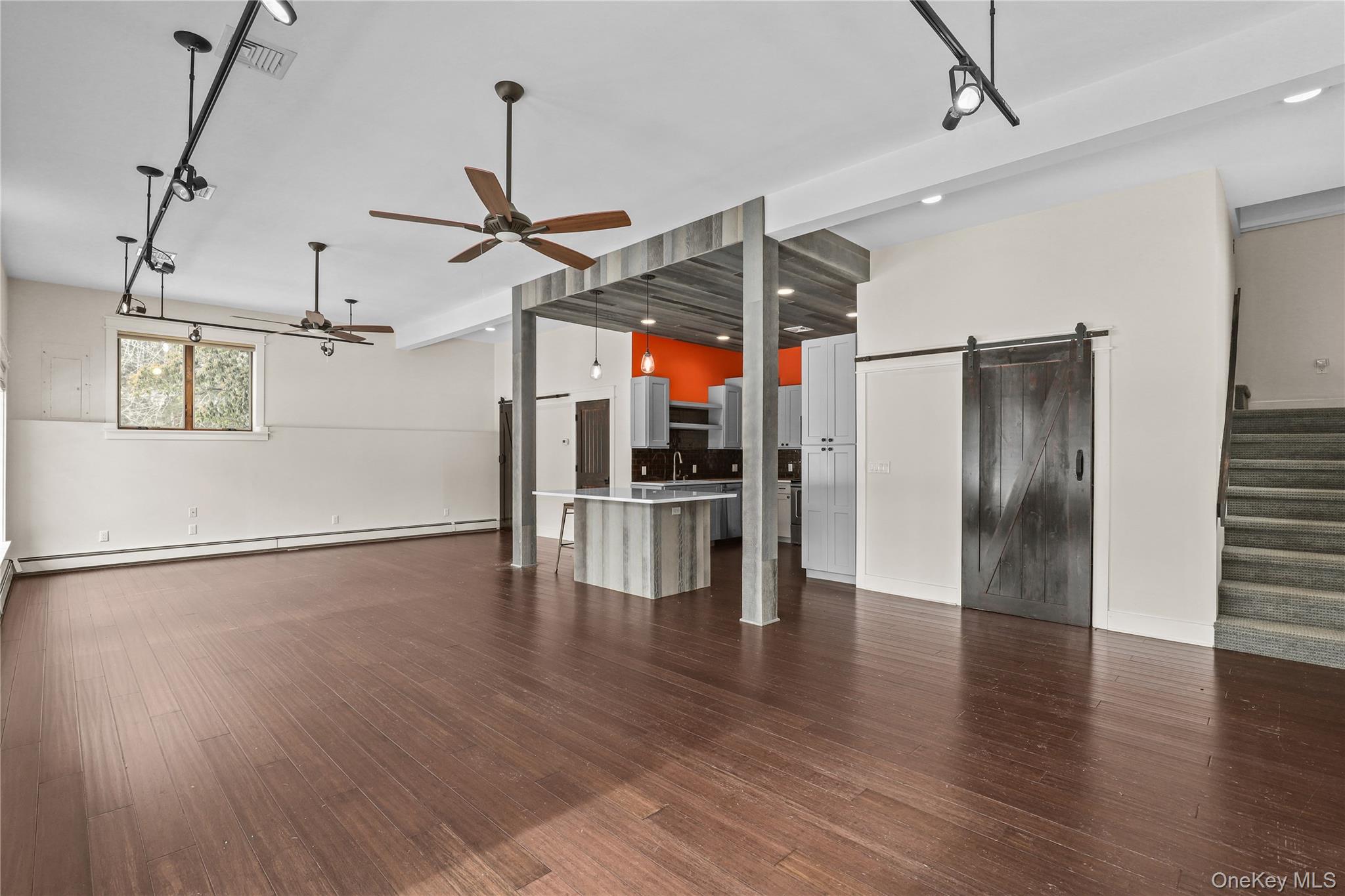 600 Cantitoe Street Unit: Carriage House