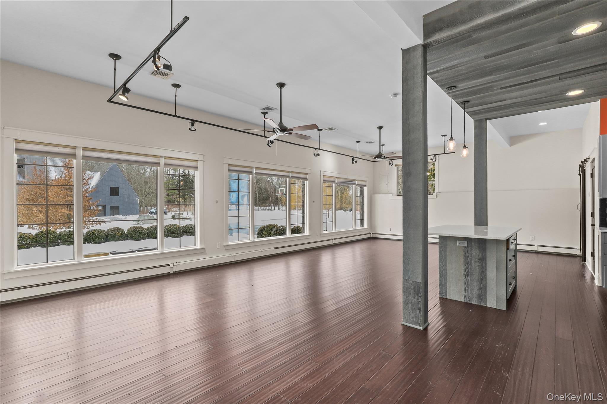 600 Cantitoe Street Unit: Carriage House