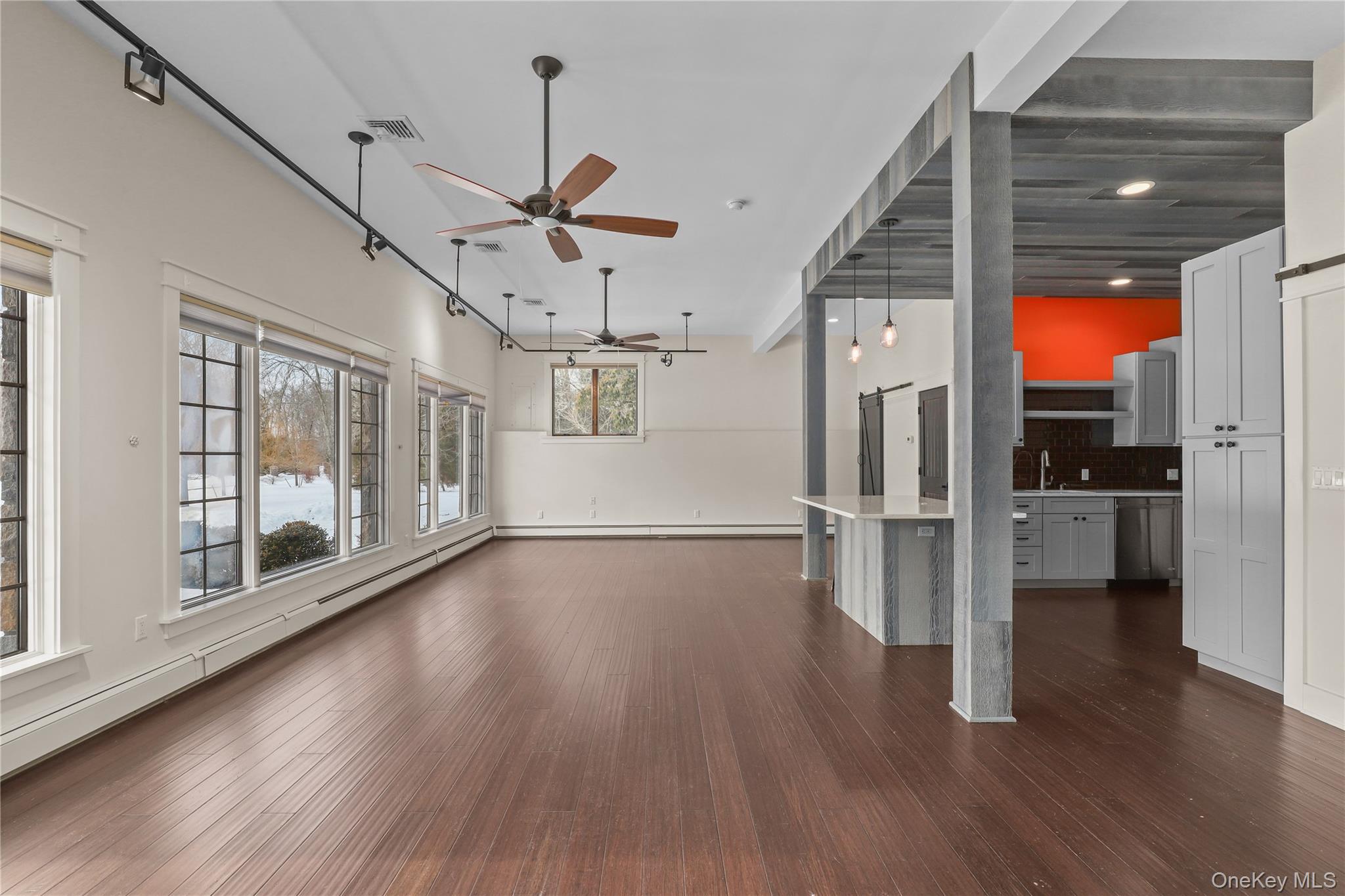 600 Cantitoe Street Unit: Carriage House