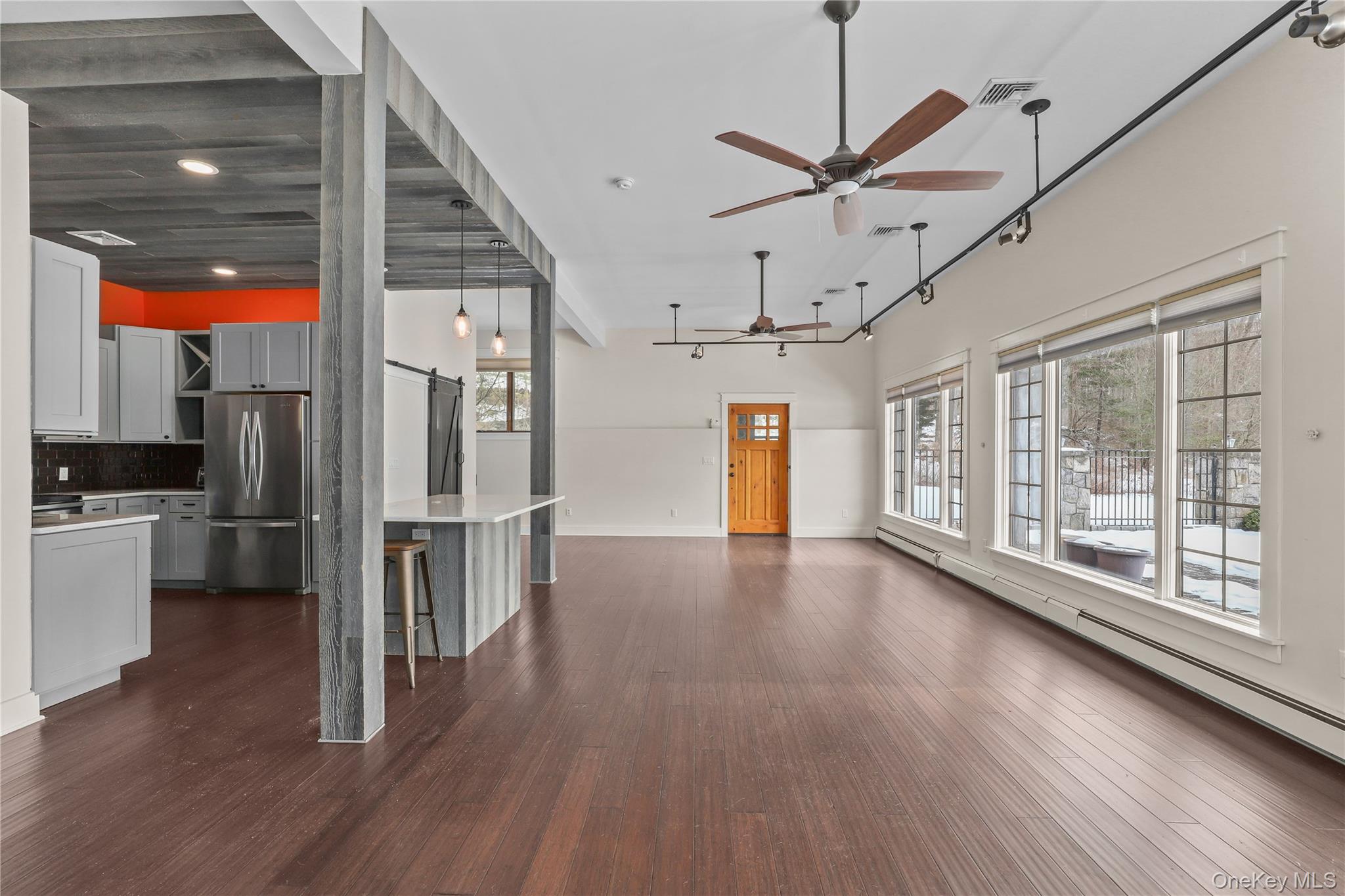 600 Cantitoe Street Unit: Carriage House