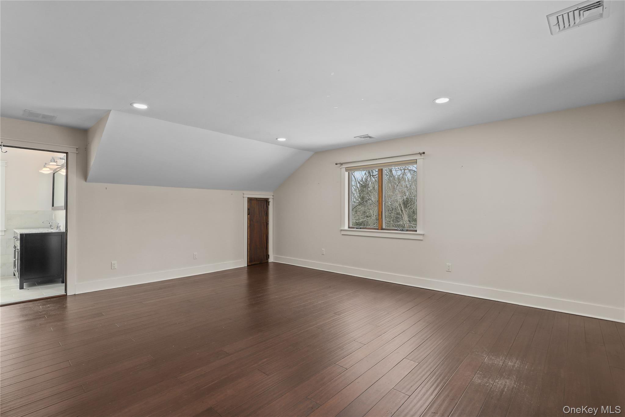 600 Cantitoe Street Unit: Carriage House