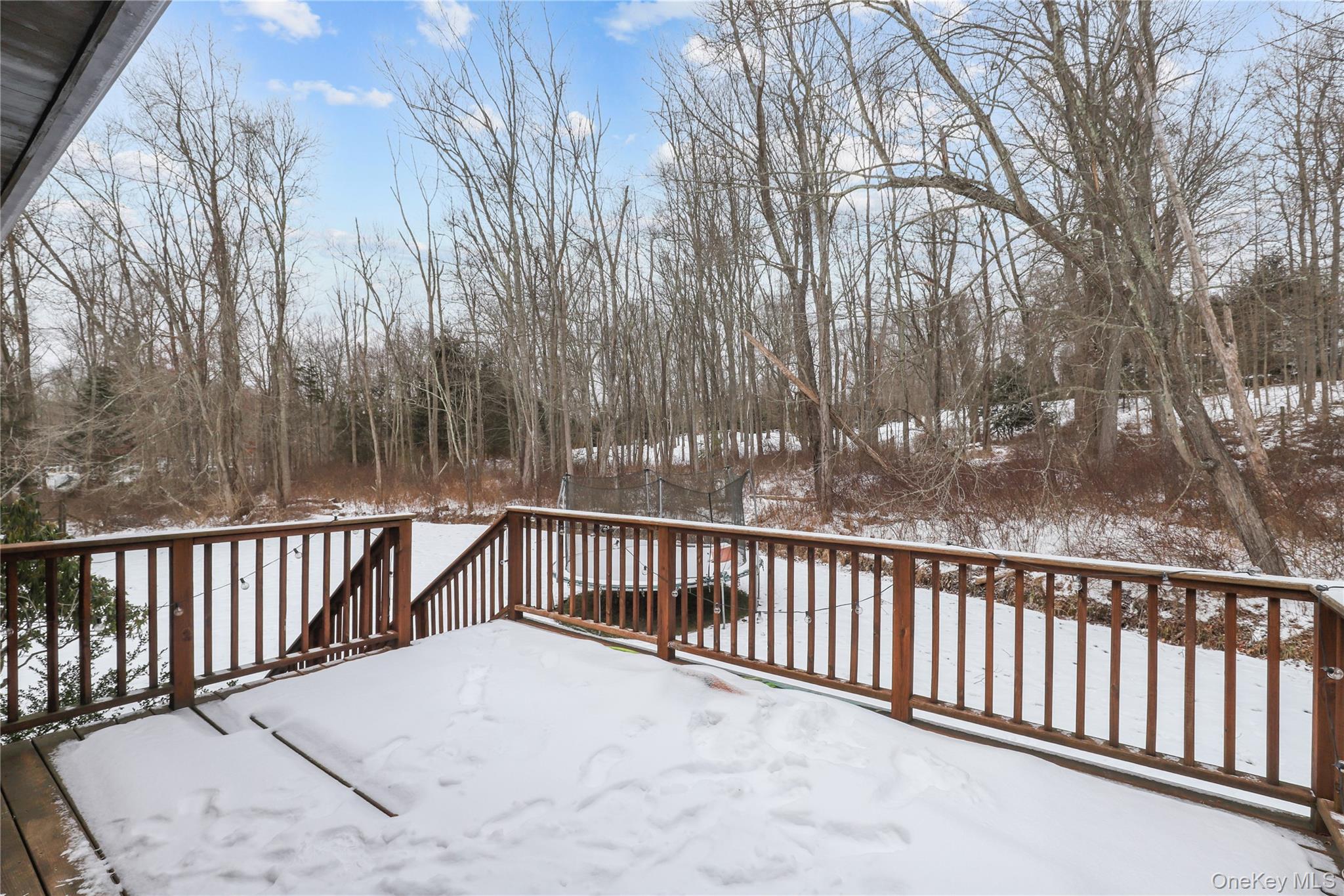 600 Cantitoe Street Unit: Carriage House