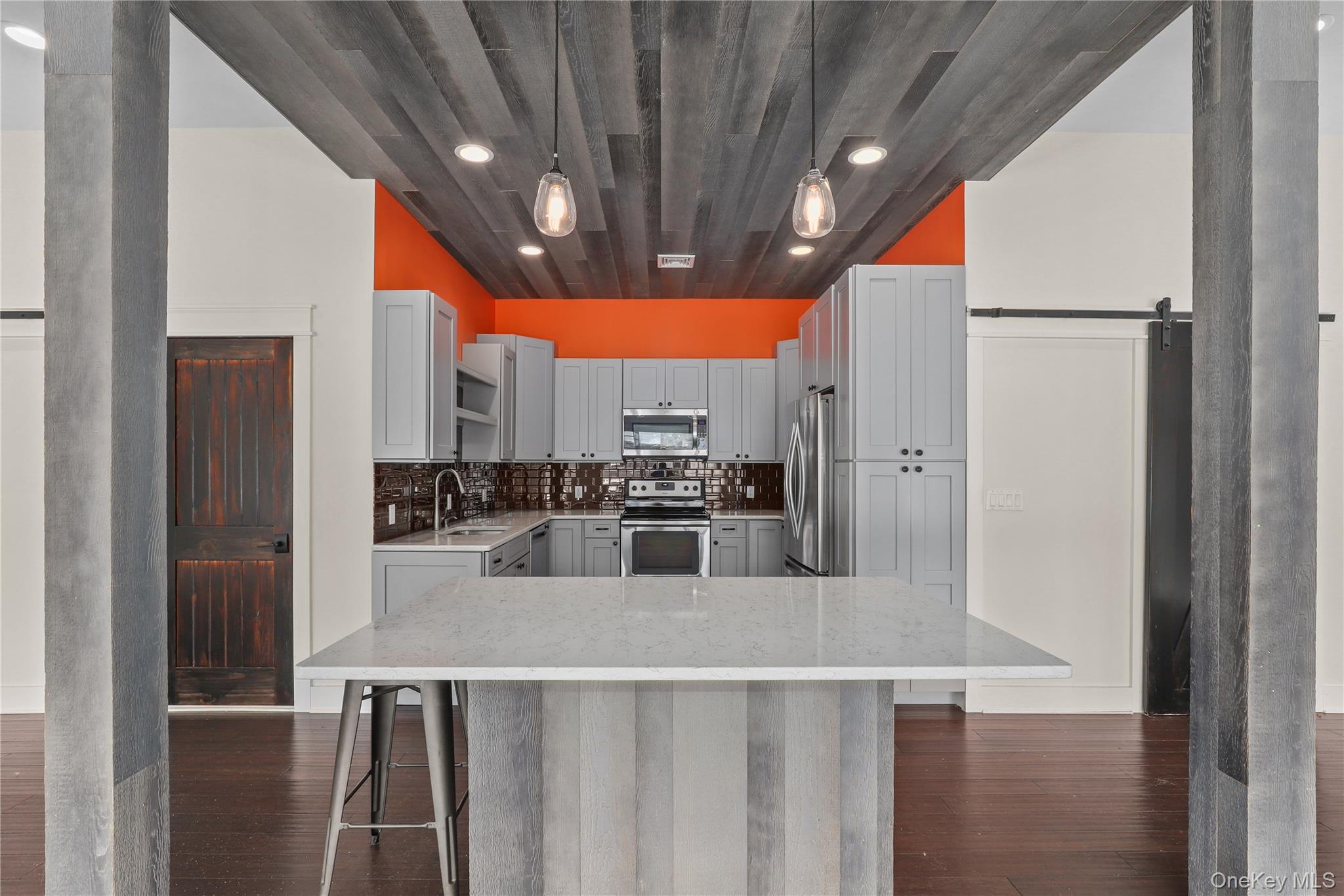 600 Cantitoe Street Unit: Carriage House