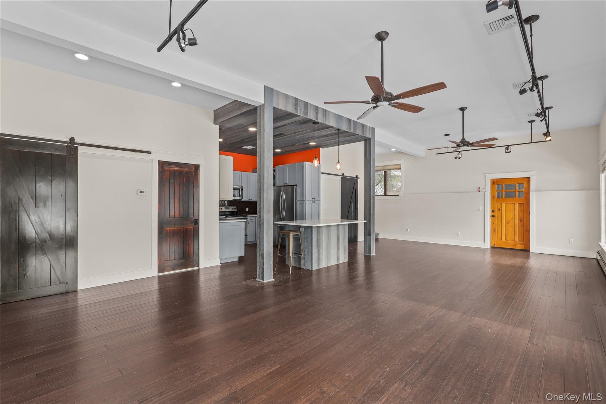 600 Cantitoe Street Unit: Carriage House