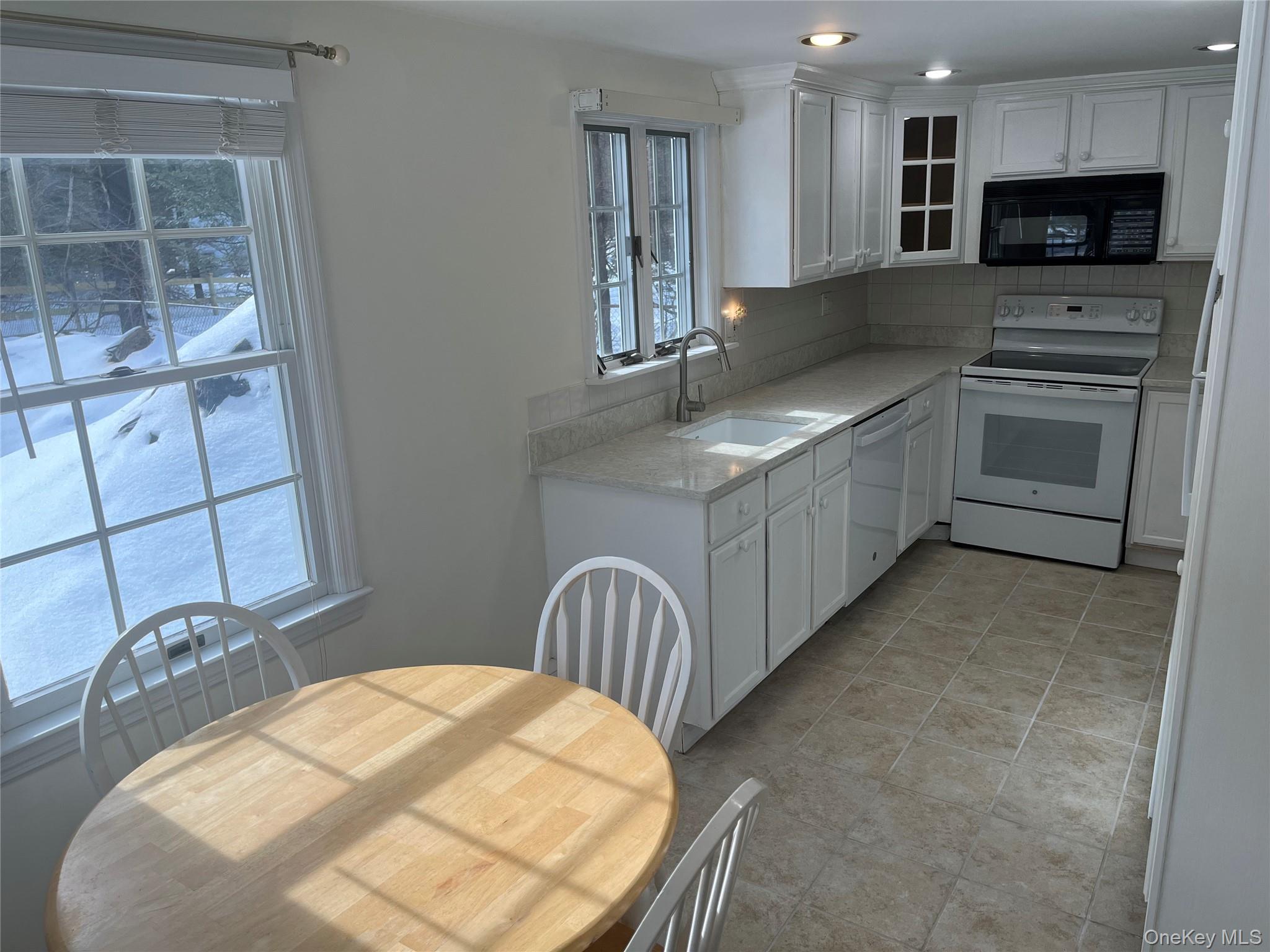 17 Washington Avenue Unit: Cottage