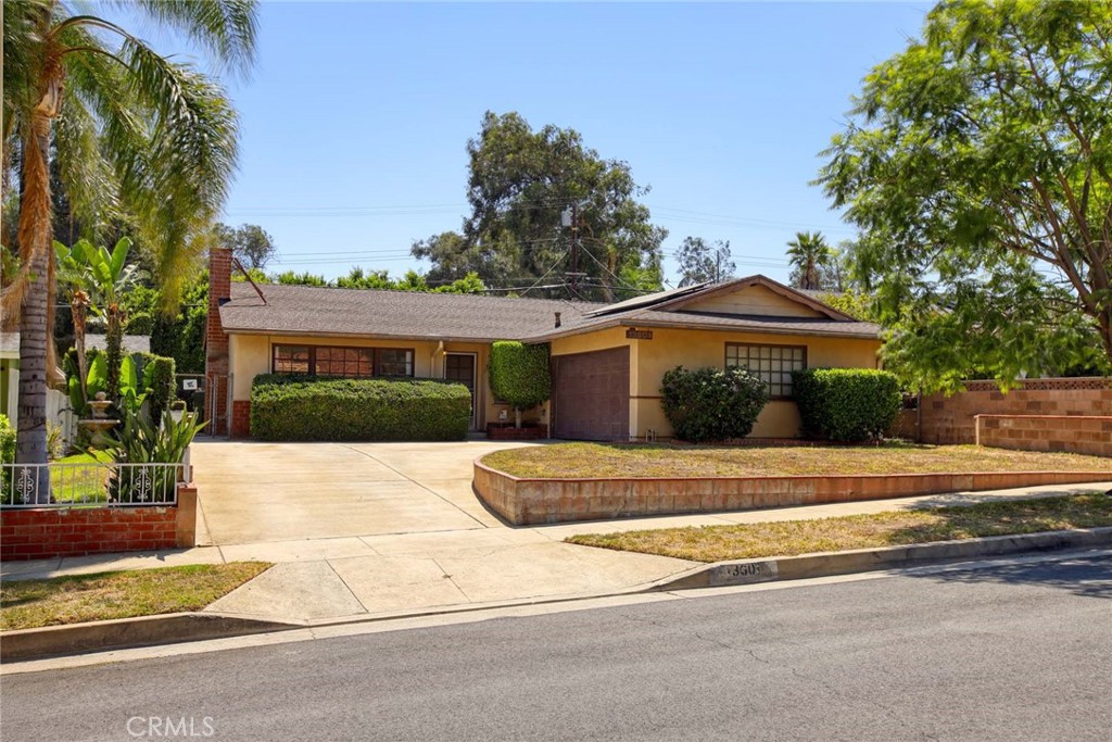 13601 Simshaw Avenue